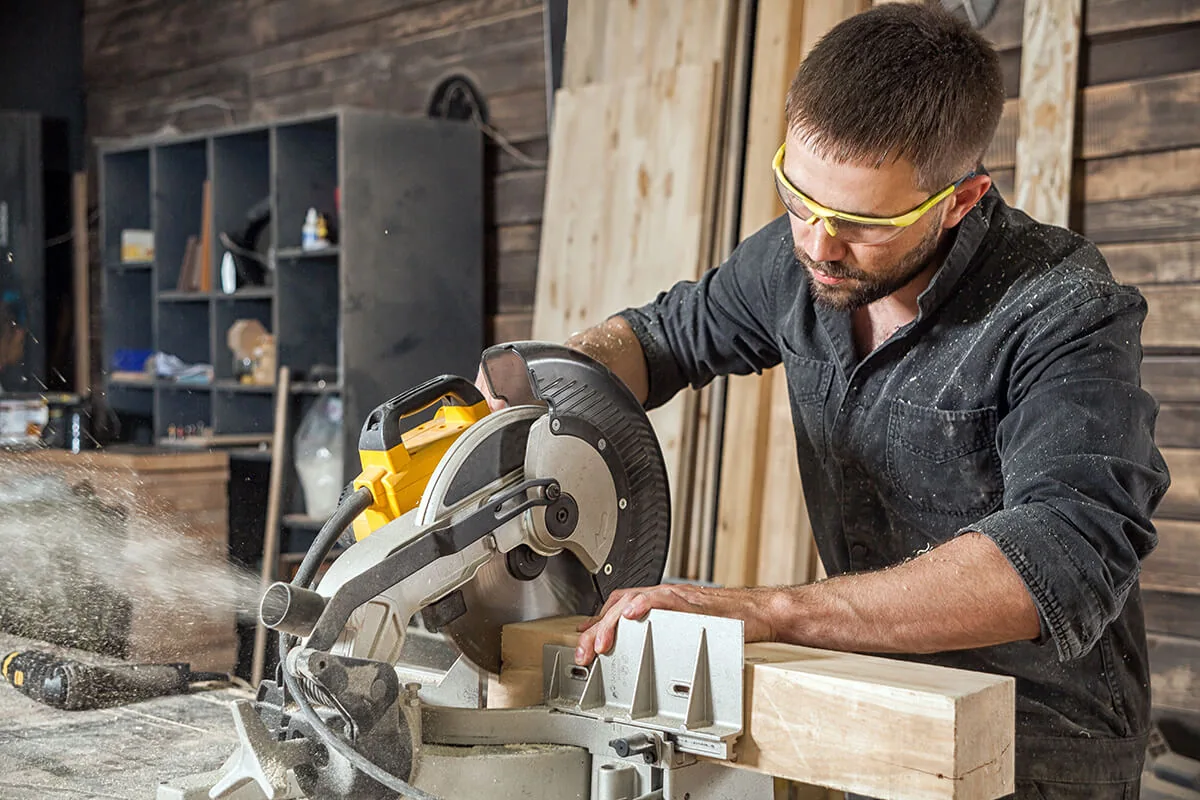 5 Reasons Why Your Shed Business Office Should Be Separate From Your Shop